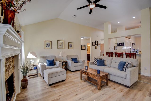 21 Alexander Court, Angleton, TX 77515