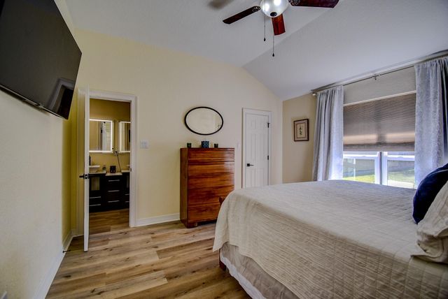 21 Alexander Court, Angleton, TX 77515