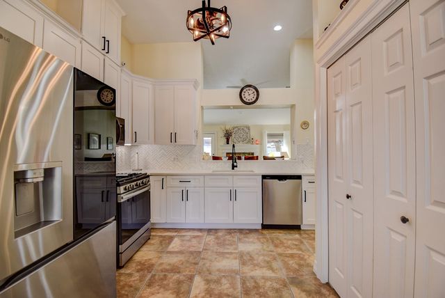 21 Alexander Court, Angleton, TX 77515