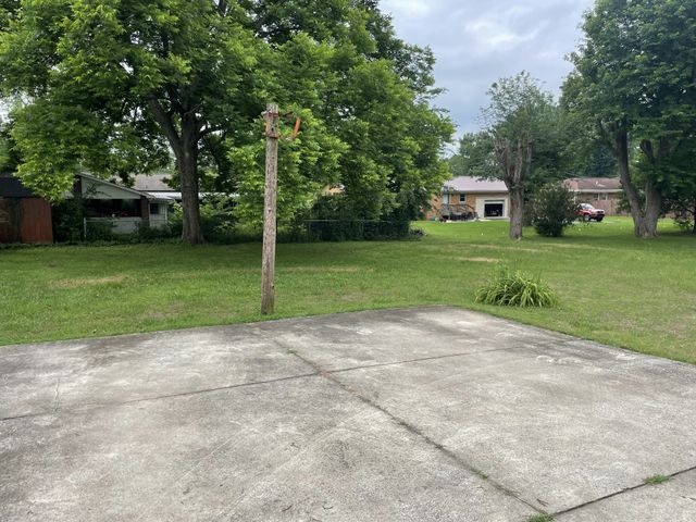 135 Bel Aire Dr, Winchester, TN 37398
