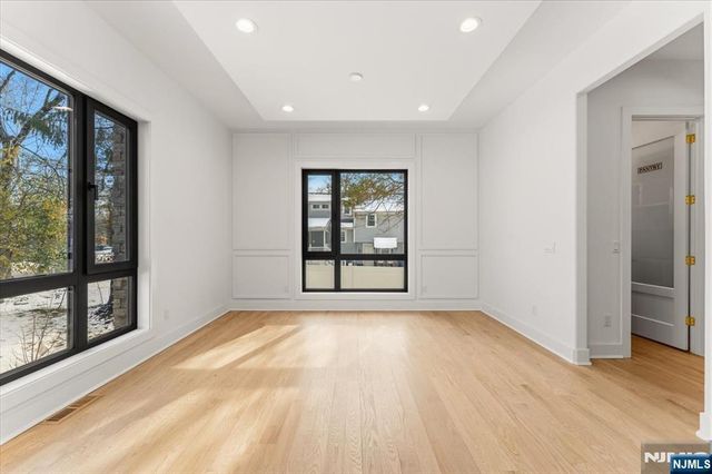 83 Falcon Road, Livingston, NJ 07039