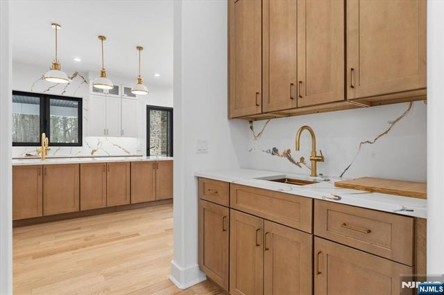 83 Falcon Road, Livingston, NJ 07039