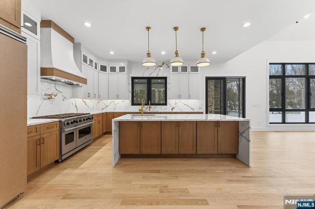 83 Falcon Road, Livingston, NJ 07039