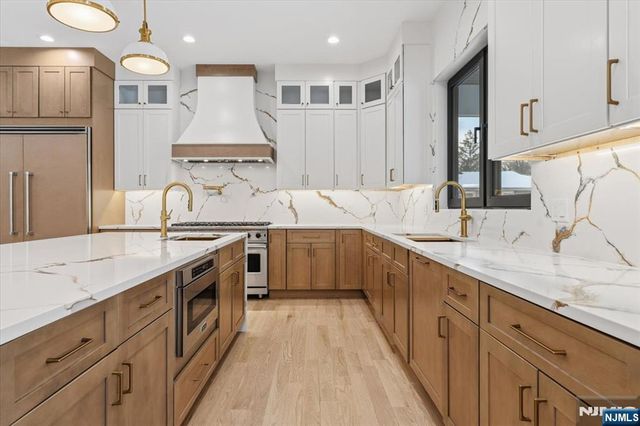 83 Falcon Road, Livingston, NJ 07039