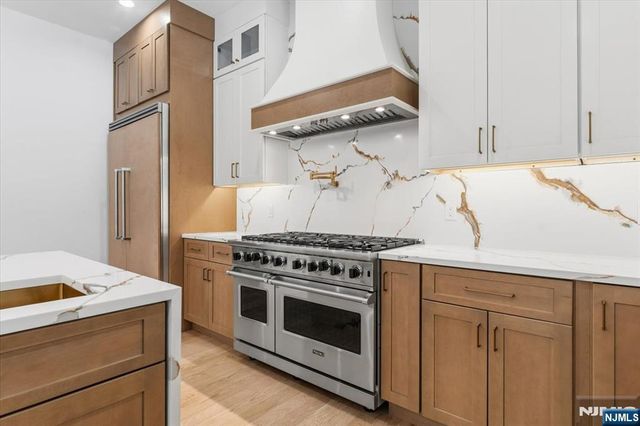 83 Falcon Road, Livingston, NJ 07039