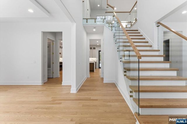 83 Falcon Road, Livingston, NJ 07039