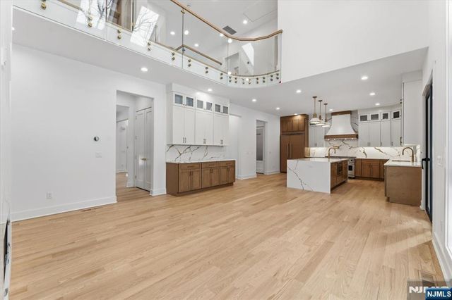 83 Falcon Road, Livingston, NJ 07039