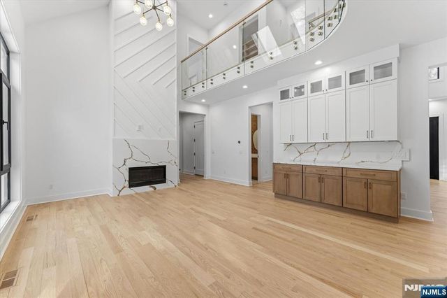 83 Falcon Road, Livingston, NJ 07039