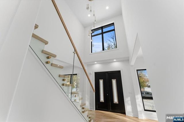 83 Falcon Road, Livingston, NJ 07039