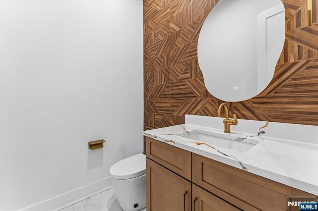 83 Falcon Road, Livingston, NJ 07039