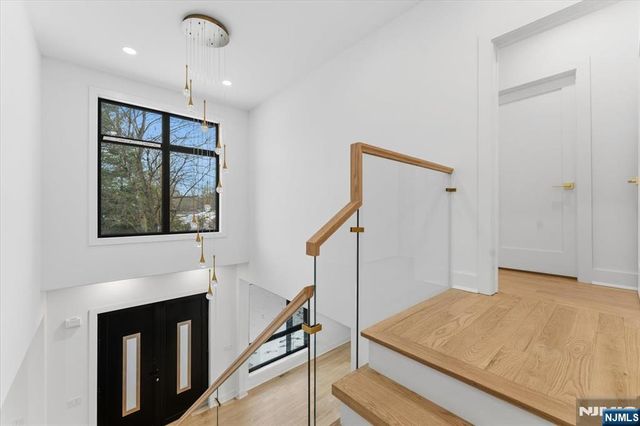 83 Falcon Road, Livingston, NJ 07039