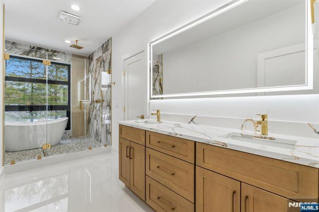 83 Falcon Road, Livingston, NJ 07039