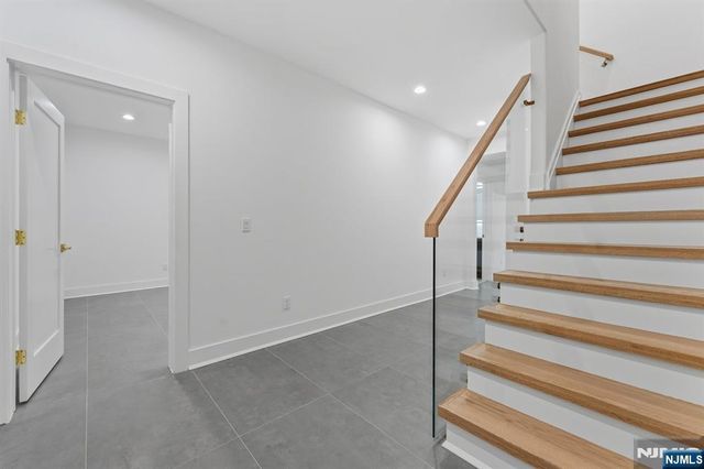 83 Falcon Road, Livingston, NJ 07039