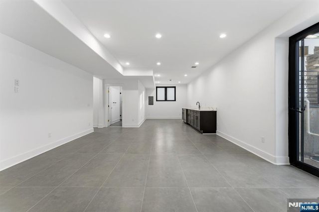 83 Falcon Road, Livingston, NJ 07039