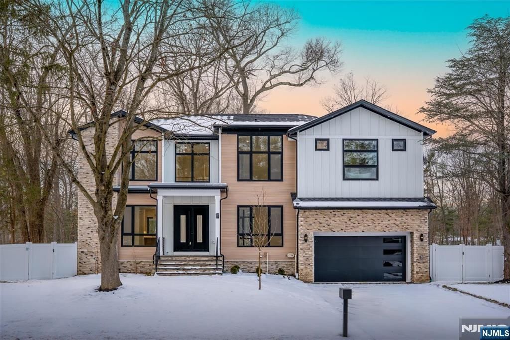 83 Falcon Road, Livingston, NJ 07039