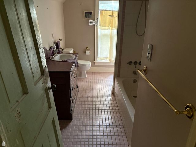 144 N Washington, Lake Orion, MI 48362