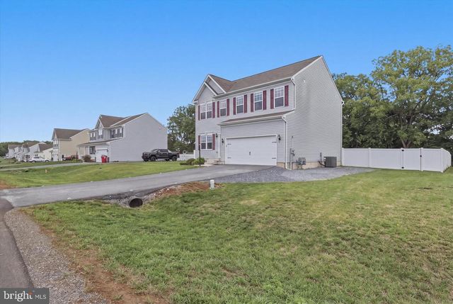 304 PARADISE VIEW DR, Greencastle, PA 17225