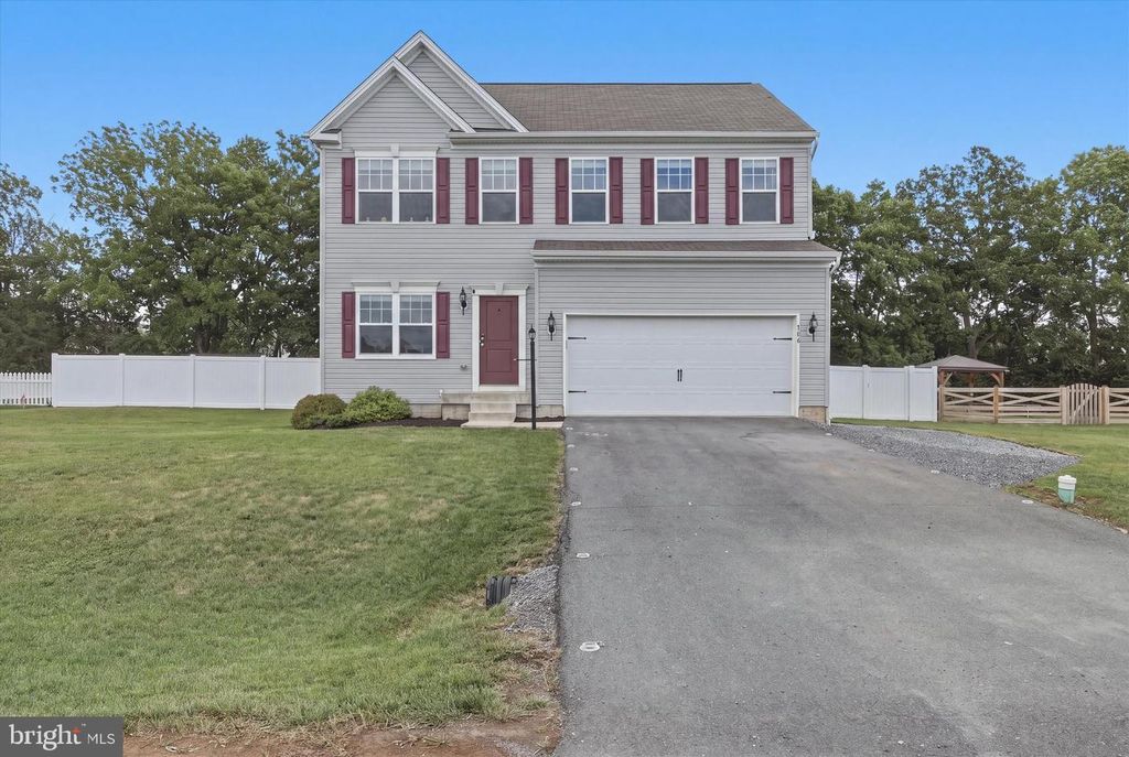 304 PARADISE VIEW DR, Greencastle, PA 17225