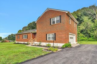 459 Coaling RD, Troutville, VA 24175