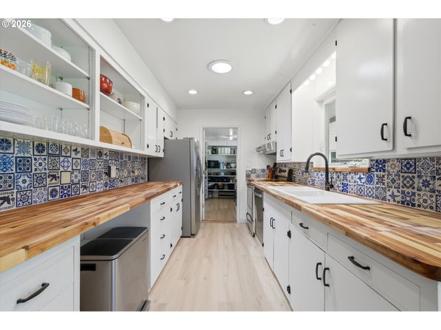 9630 Sw WILSHIRE St, Portland, OR 97225