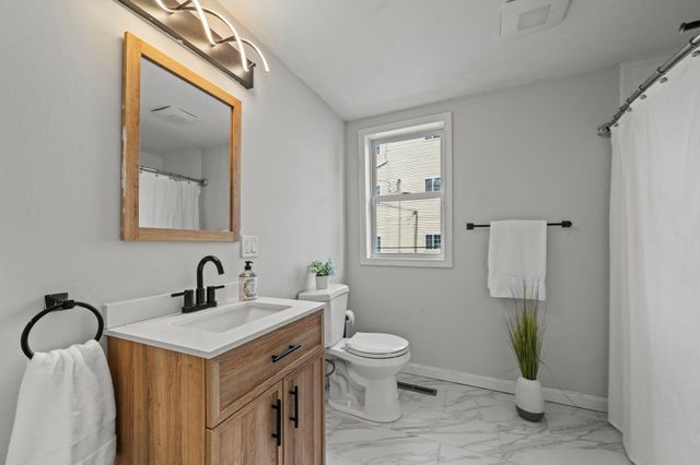 28 Warren St, Peabody, MA 01960