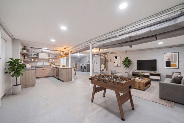 28 Warren St, Peabody, MA 01960