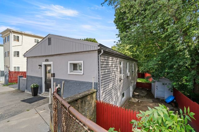 28 Warren St, Peabody, MA 01960