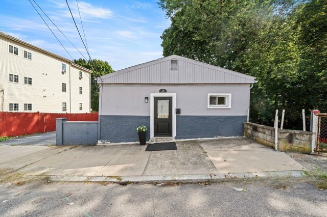 28 Warren St, Peabody, MA 01960