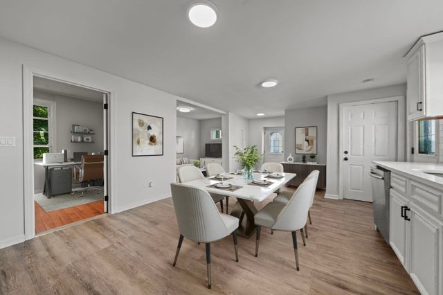 28 Warren St, Peabody, MA 01960