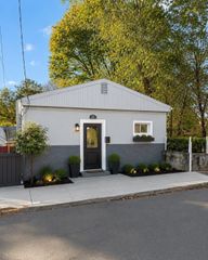 28 Warren St, Peabody, MA 01960