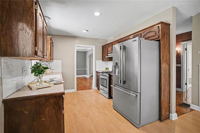 200 E 73rd Street, Kansas City, MO 64114