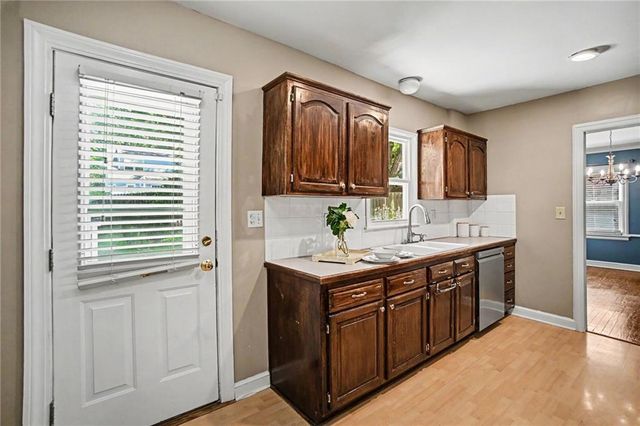 200 E 73rd Street, Kansas City, MO 64114