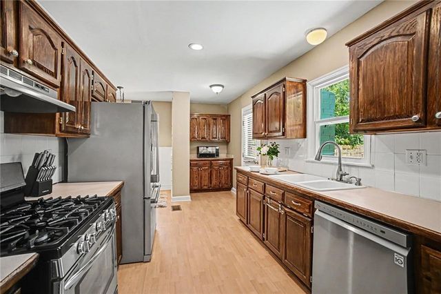 200 E 73rd Street, Kansas City, MO 64114