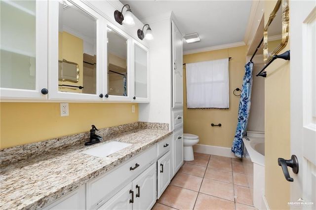 2400 Palm Hurst Drive, Palmhurst, TX 78573