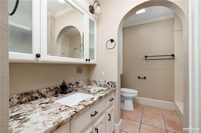 2400 Palm Hurst Drive, Palmhurst, TX 78573