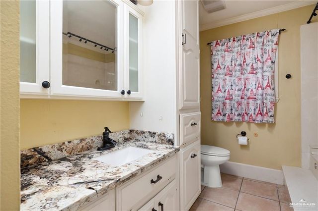 2400 Palm Hurst Drive, Palmhurst, TX 78573