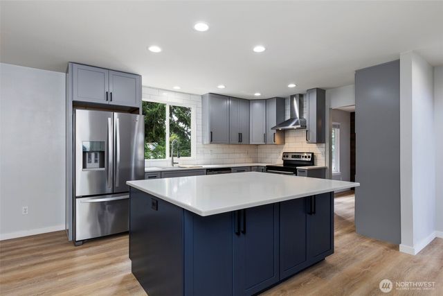 7475 Arcade Place NW, Bremerton, WA 98311