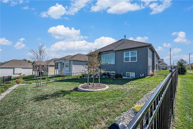 1748 NW 107th Terrace, Kansas City, MO 64155