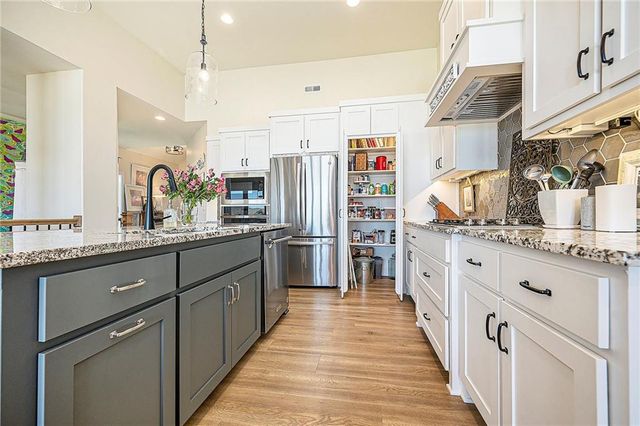 1748 NW 107th Terrace, Kansas City, MO 64155