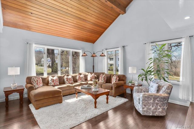 9 Comanche Court, Katonah, NY 10536