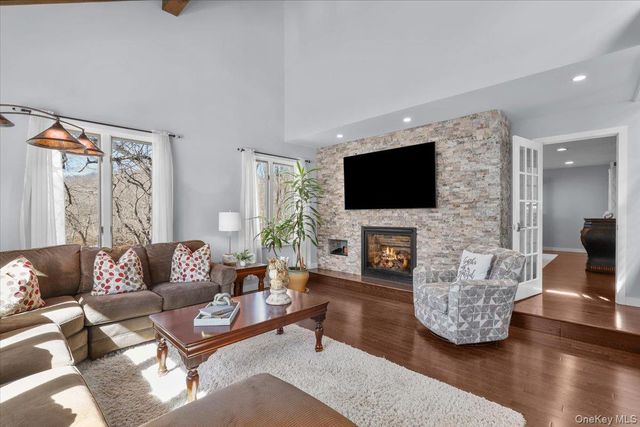 9 Comanche Court, Katonah, NY 10536