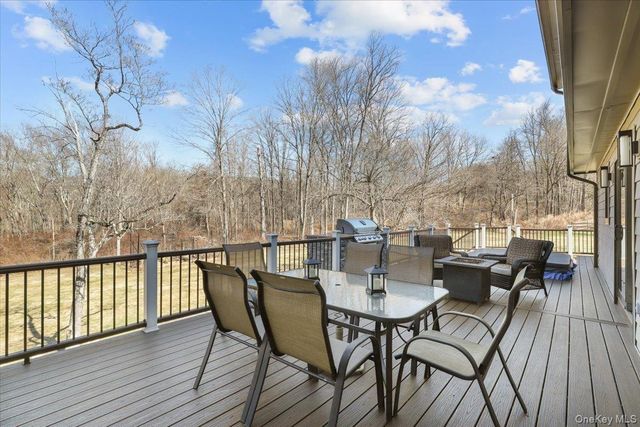 9 Comanche Court, Katonah, NY 10536