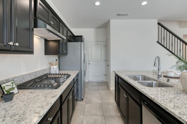 896 Lassen Lane W, Madera, CA 93636