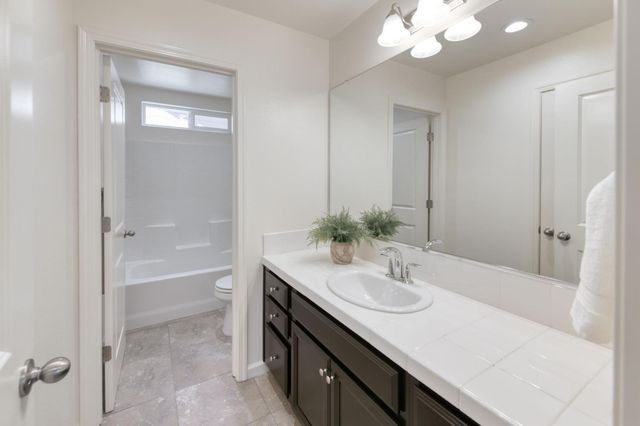 896 Lassen Lane W, Madera, CA 93636