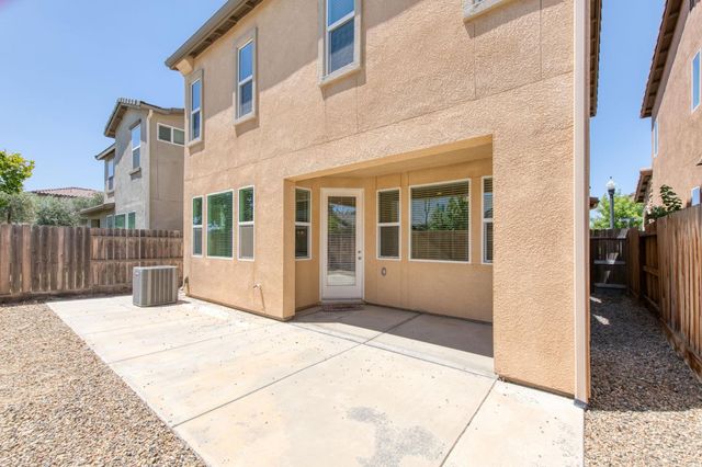 896 Lassen Lane W, Madera, CA 93636