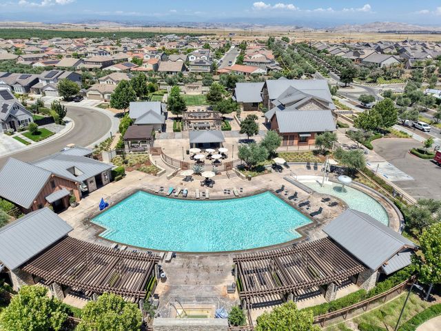 896 Lassen Lane W, Madera, CA 93636