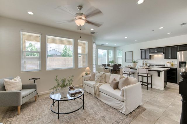 896 Lassen Lane W, Madera, CA 93636