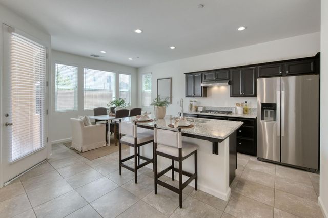 896 Lassen Lane W, Madera, CA 93636