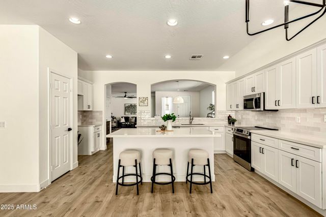 1236 E NIGHTINGALE Lane, Gilbert, AZ 85298