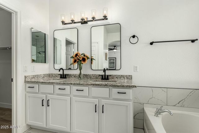 1236 E NIGHTINGALE Lane, Gilbert, AZ 85298